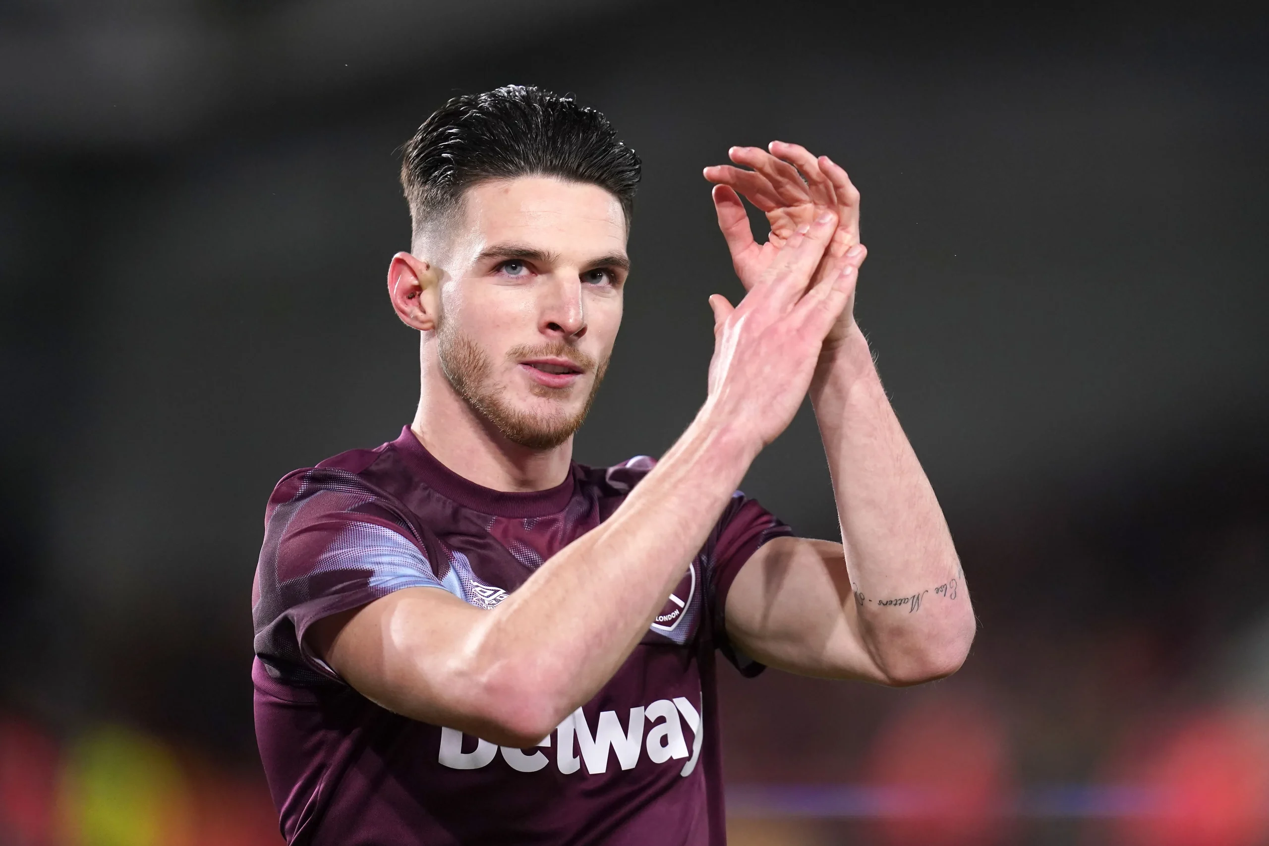 Declan Rice có phong độ thi đấu ấn tượng cả ở West Ham và tuyển Anh.