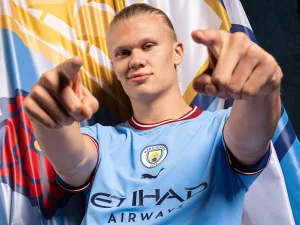 Erling Haaland bay cao ở Man City