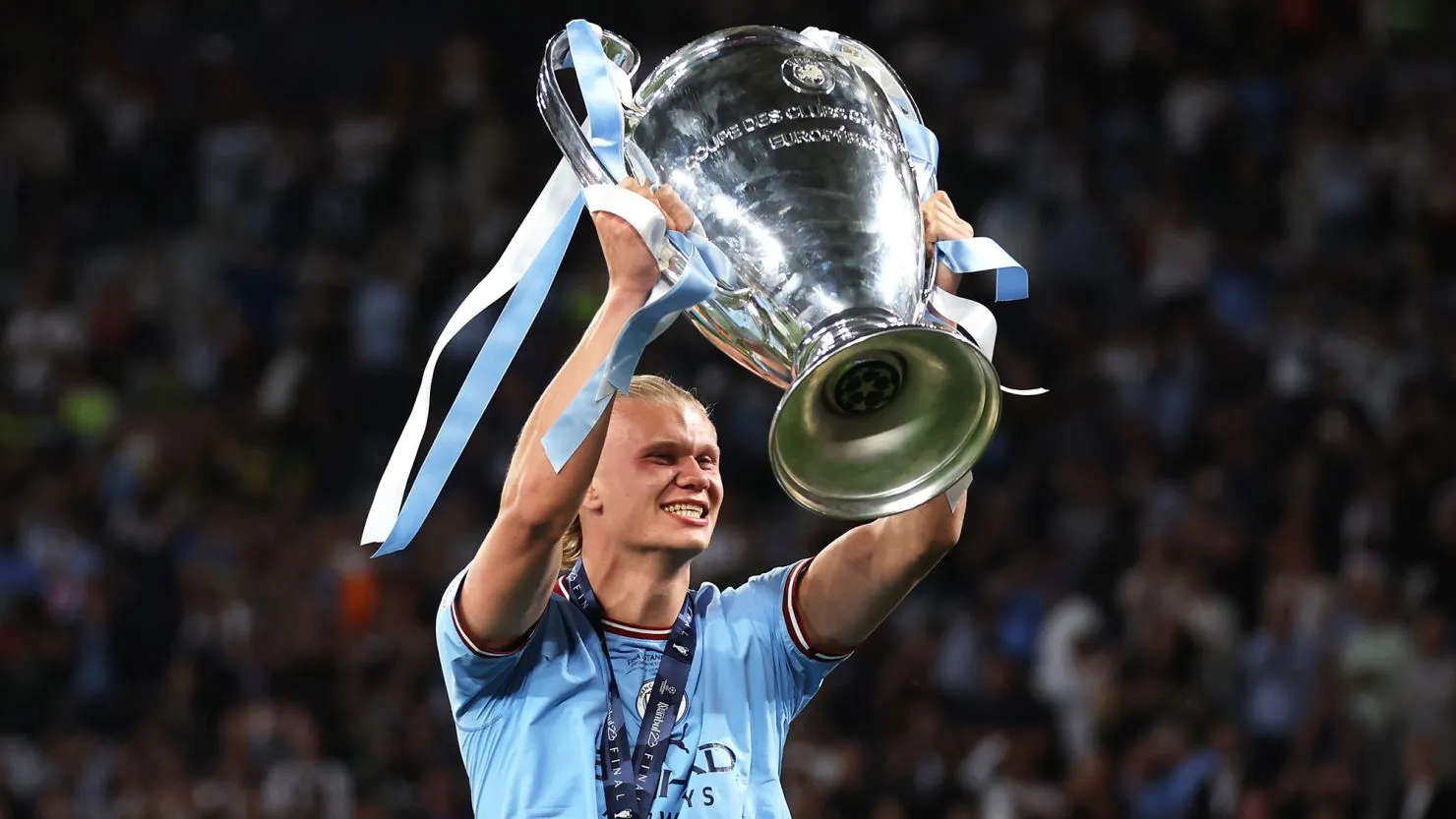 Phong độ sung mãn của Erling Haaland đang thúc đẩy Man City.